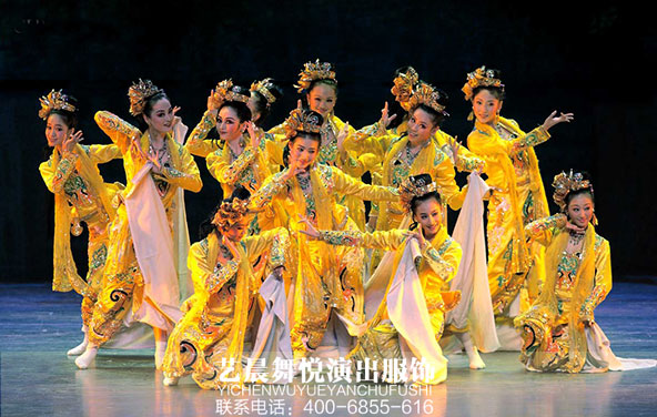 香港回歸歌唱祖國歲月演出服裝得到好評
